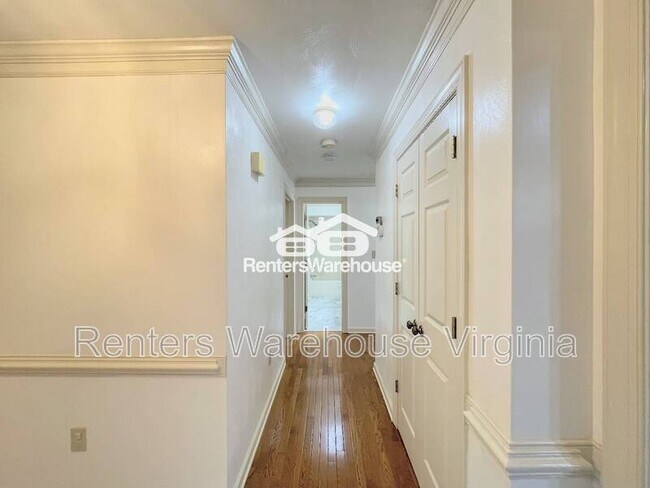 Building Photo - 352 Peace Haven Dr