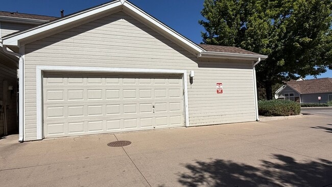Building Photo - 8300 S Fairmount Dr