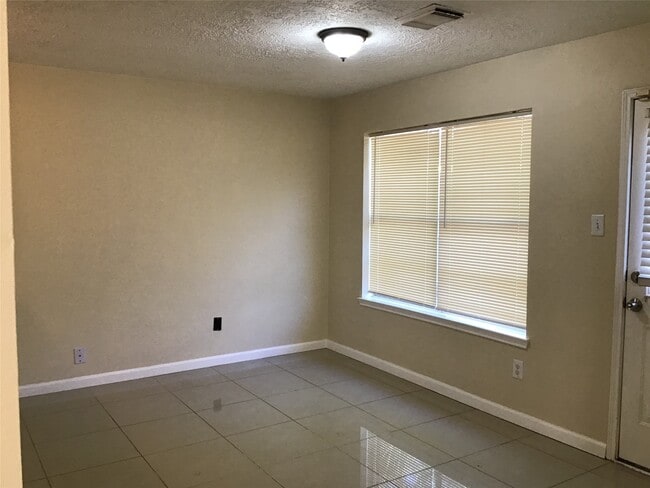 Building Photo - 11802 Sunny Stream Dr