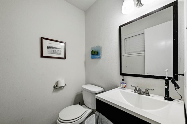Building Photo - 9702 Oriole Dr