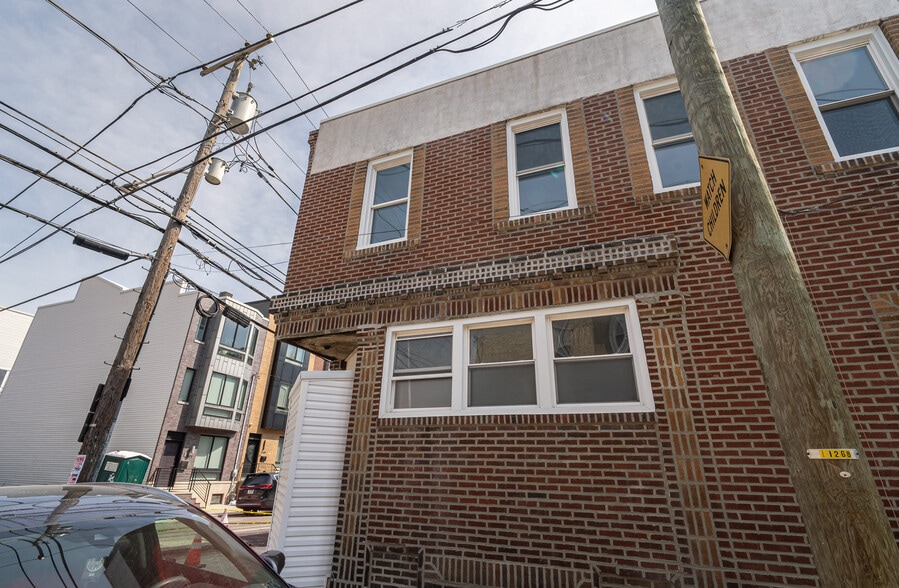 Building Photo - 2410 Wharton St