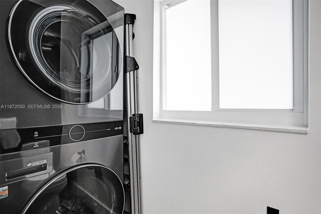 Building Photo - 3320 NE 13th Ave