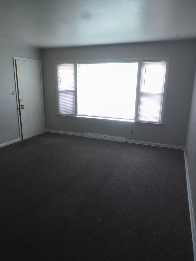 Building Photo - 5825 N 76th St