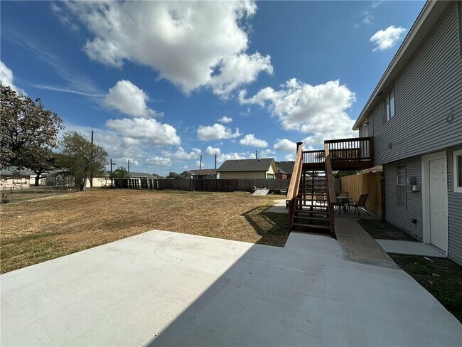 Building Photo - 201 Volpe Cir