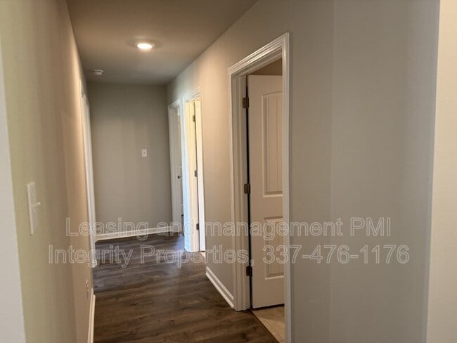 Building Photo - 231 S Lakepointe Dr