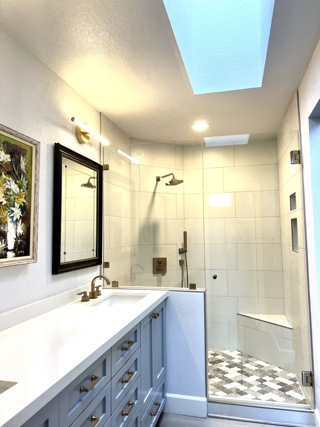 Building Photo - 15922 Avenida Villaha