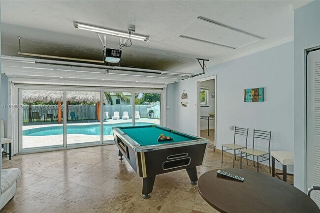 Building Photo - 16000 N Miami Ave