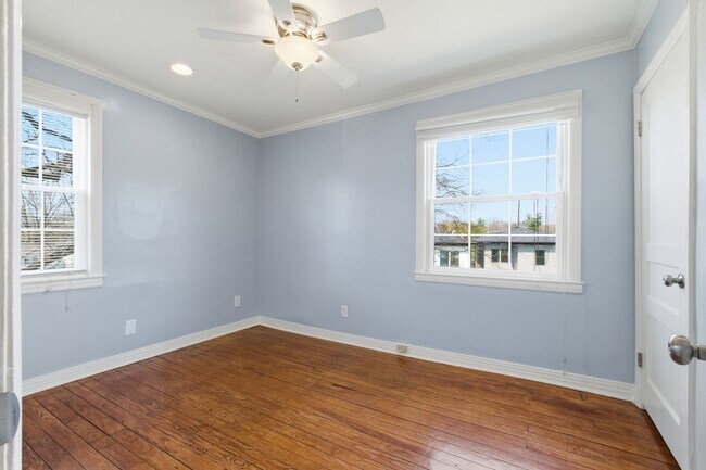 Building Photo - 1 Month's Free Rent - 5 Bedroom Home Between 12 South and Oak Hill