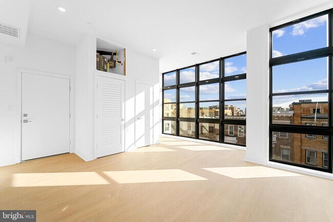 Primary Photo - 1417 Belmont St NW