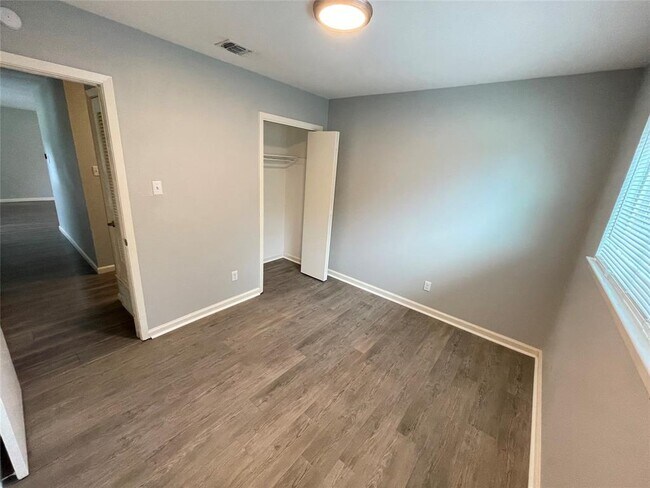 Building Photo - 8436 Jamestown Dr