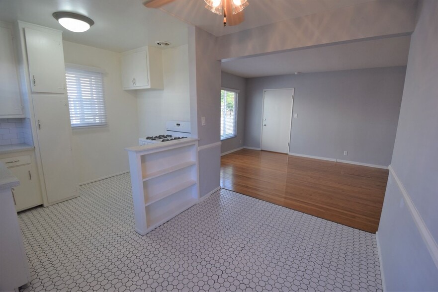 Building Photo - 823 Orange Grv Ave