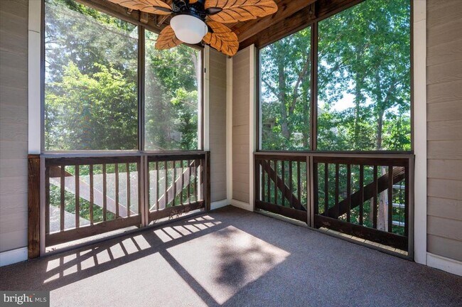 Building Photo - 921 Spinnaker Way