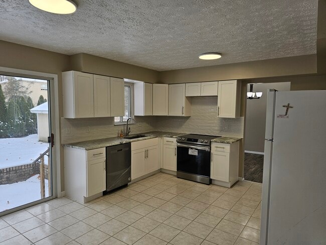 Building Photo - 3589 Delmar Dr