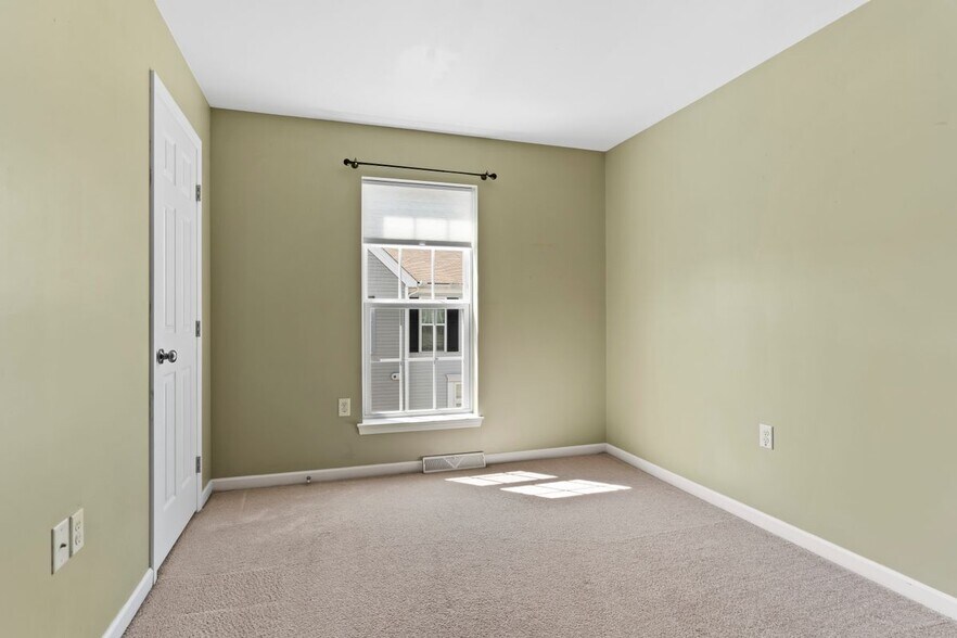 Building Photo - 3030 Meridian Cmns