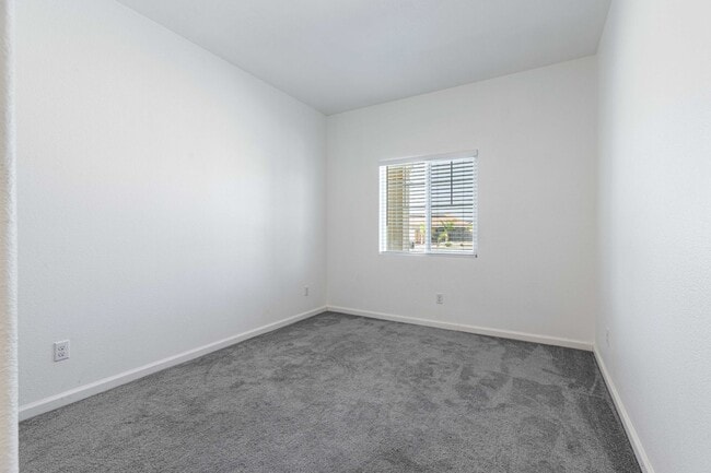 Building Photo - 4 bedroom home for RENT in Manteca with RV...