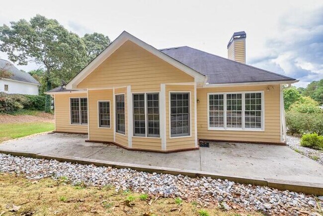 Building Photo - House 4 Beds 2 Baths