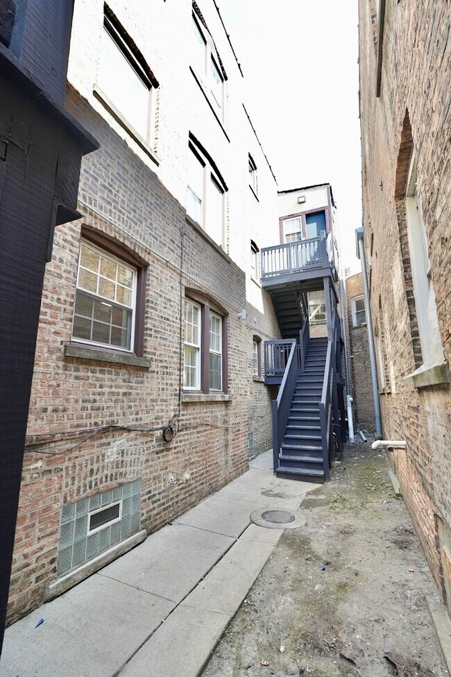 Building Photo - 6709 S Artesian Ave