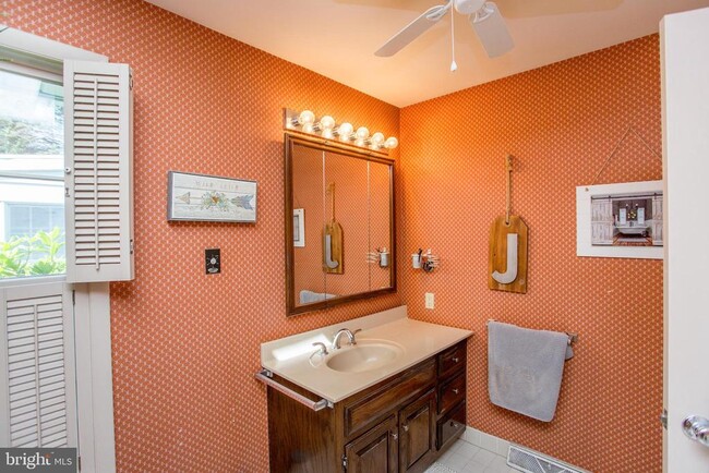 Building Photo - 67 Townview Dr