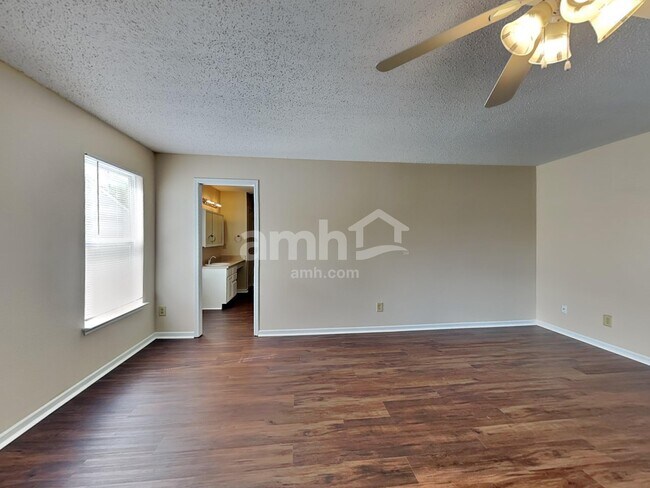 Building Photo - 10350 Lee Stewart Ln