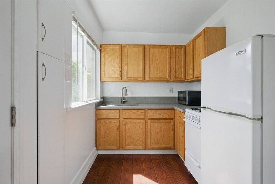 Building Photo - 3312 2nd St