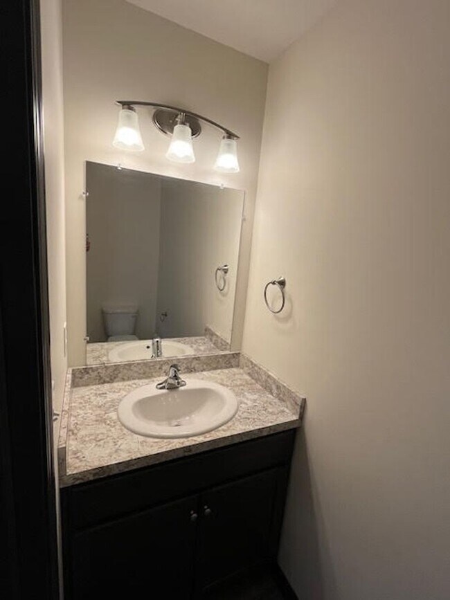 Building Photo - 147 Southpark Dr