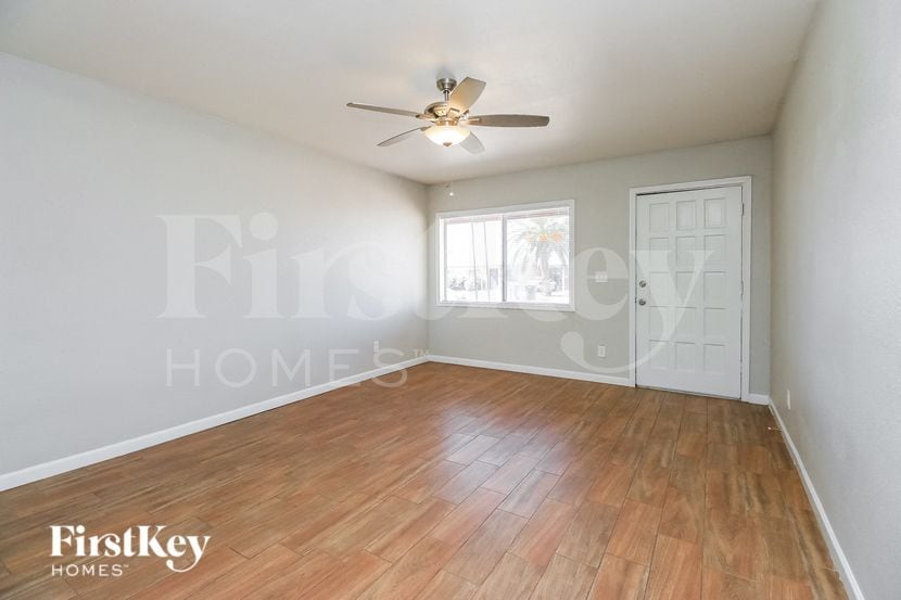 Building Photo - 15035 N 28th Ave