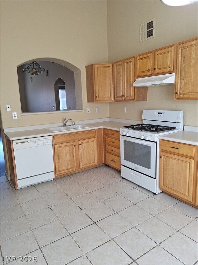 Building Photo - 6156 Pine Villa Ave