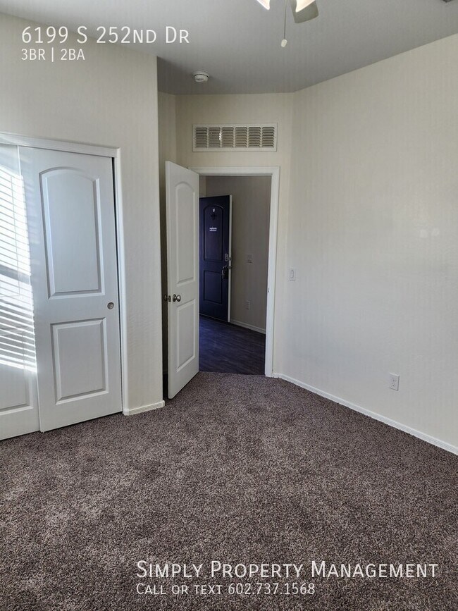 Building Photo - 6199 S 252nd Dr