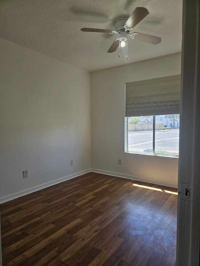 Building Photo - This Charming Home Awaits You!
