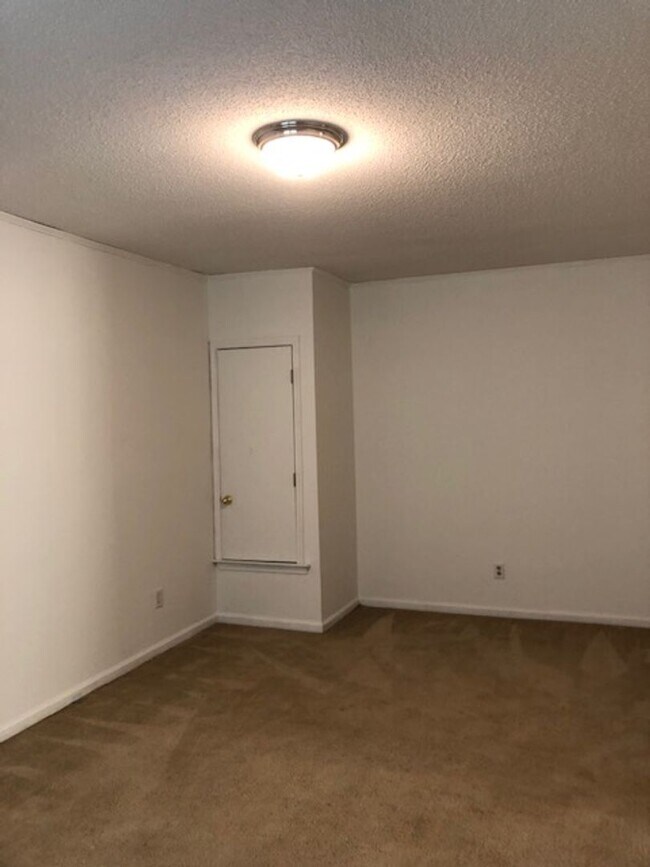 Building Photo - NICE HOME IN POOLER AREA
