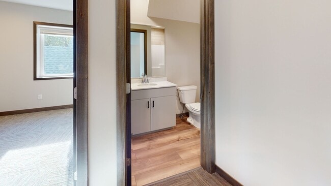 Building Photo - 6 bed 3  bath townhome in DINKYTOWN