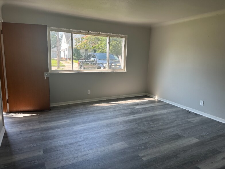 Building Photo - 14405 Hale Ave