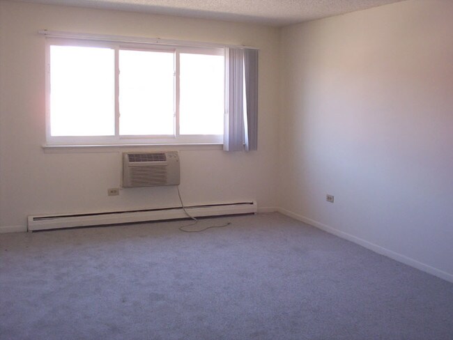 Building Photo - 1709 W Victoria Dr