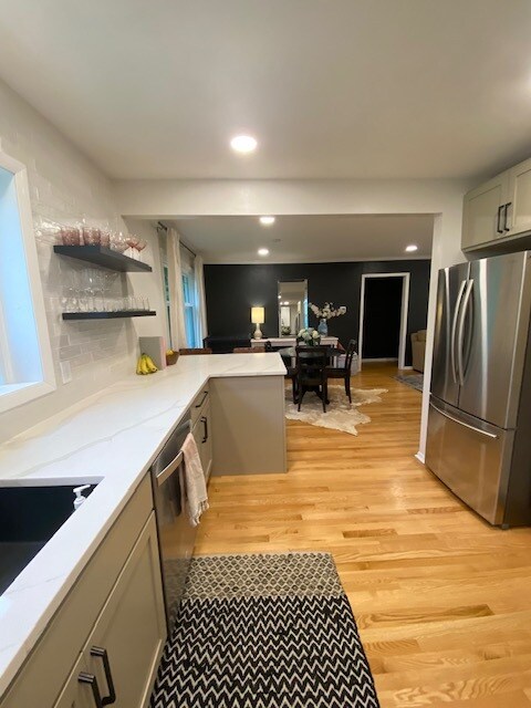 Building Photo - 122 N Kenosha Dr