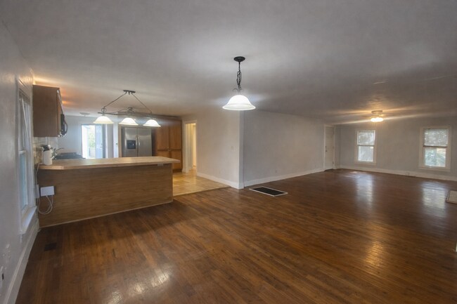 Building Photo - 832 S Bois D Arc Ave