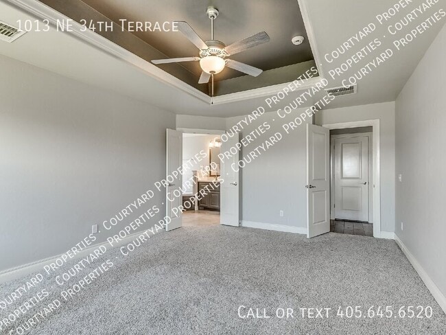 Building Photo - 1013 NE 34th Terr