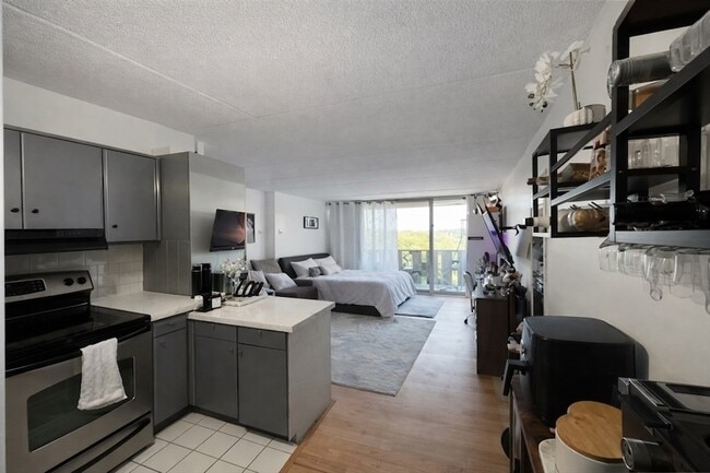 Building Photo - 200 Swanton St