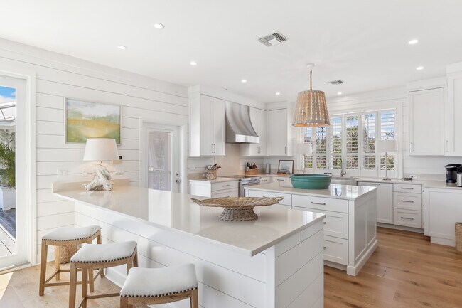 Building Photo - 4040 Loomis Ave