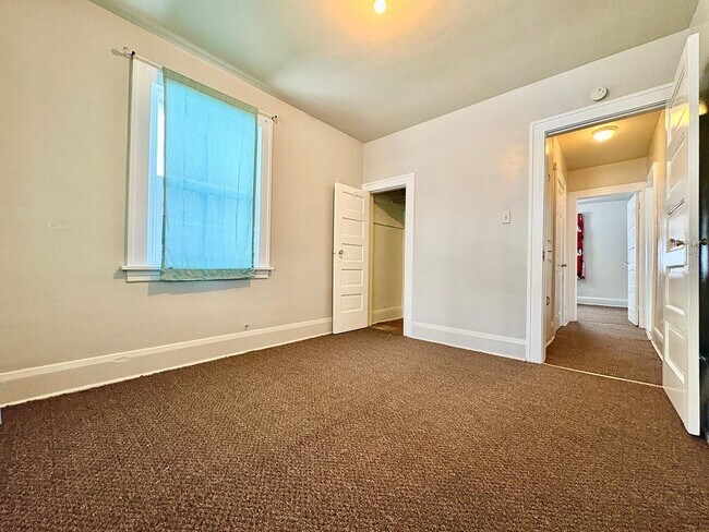 Building Photo - 1821 S Taylor St