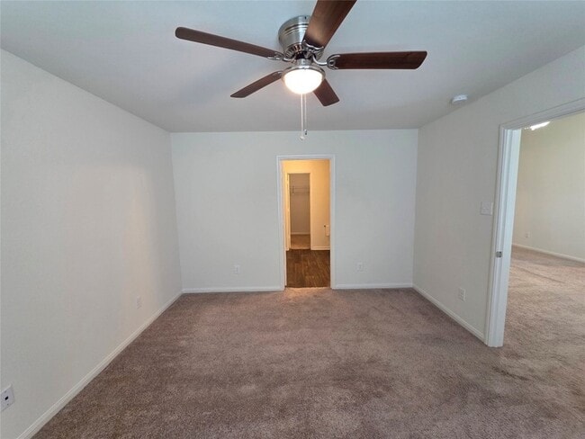 Building Photo - 723 Crystal Lakes Dr