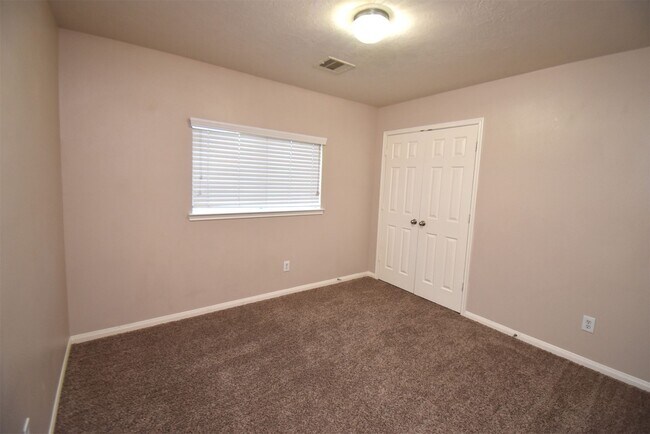 Building Photo - 611 Chase More Ct