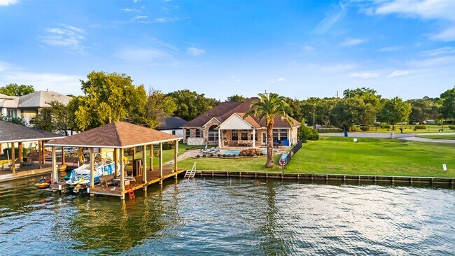 Building Photo - 14030 Shoreline Dr