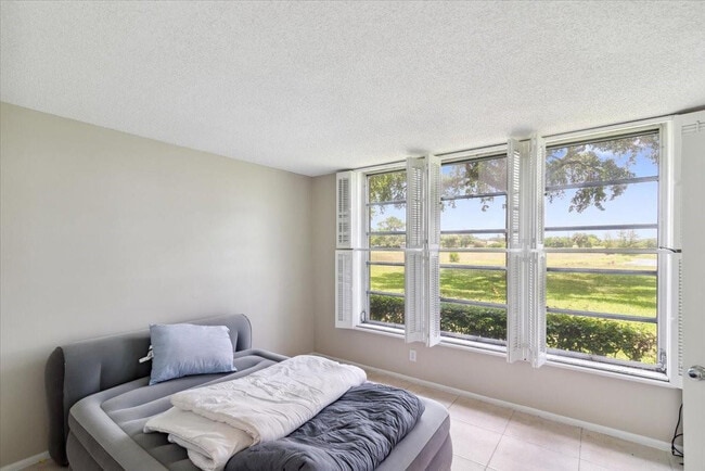 Building Photo - 3080 N Course Dr