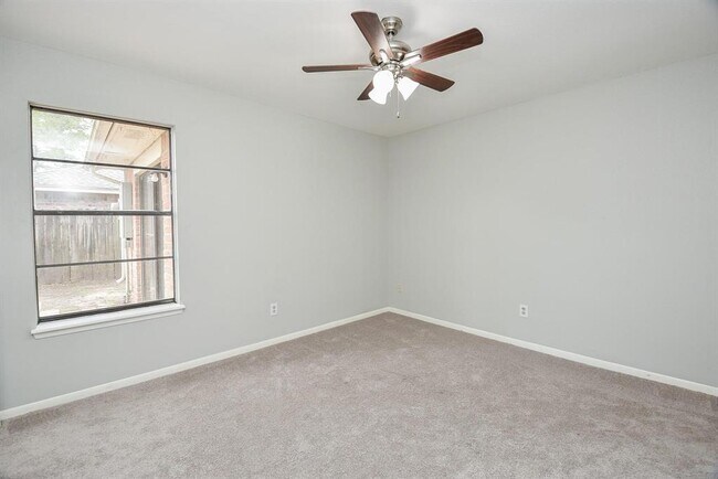 Building Photo - 2706 Foliage Green Dr