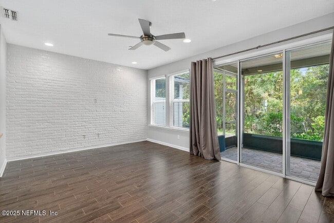 Building Photo - 64 Pindo Palm Dr