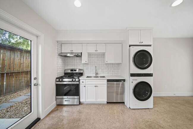 Building Photo - 520 Lovett Blvd