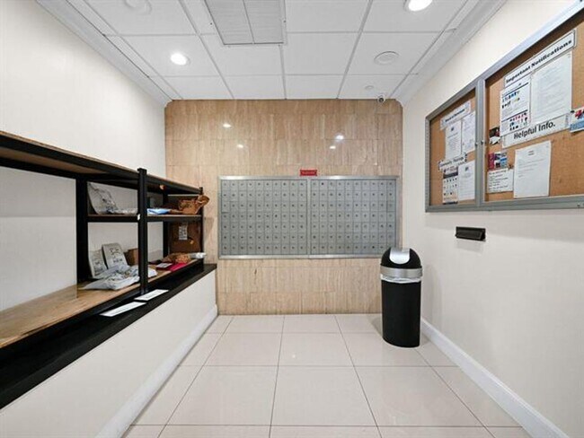Building Photo - 2049 S Ocean Dr