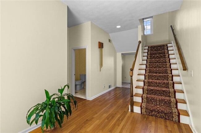 Building Photo - 80 Howland Rd