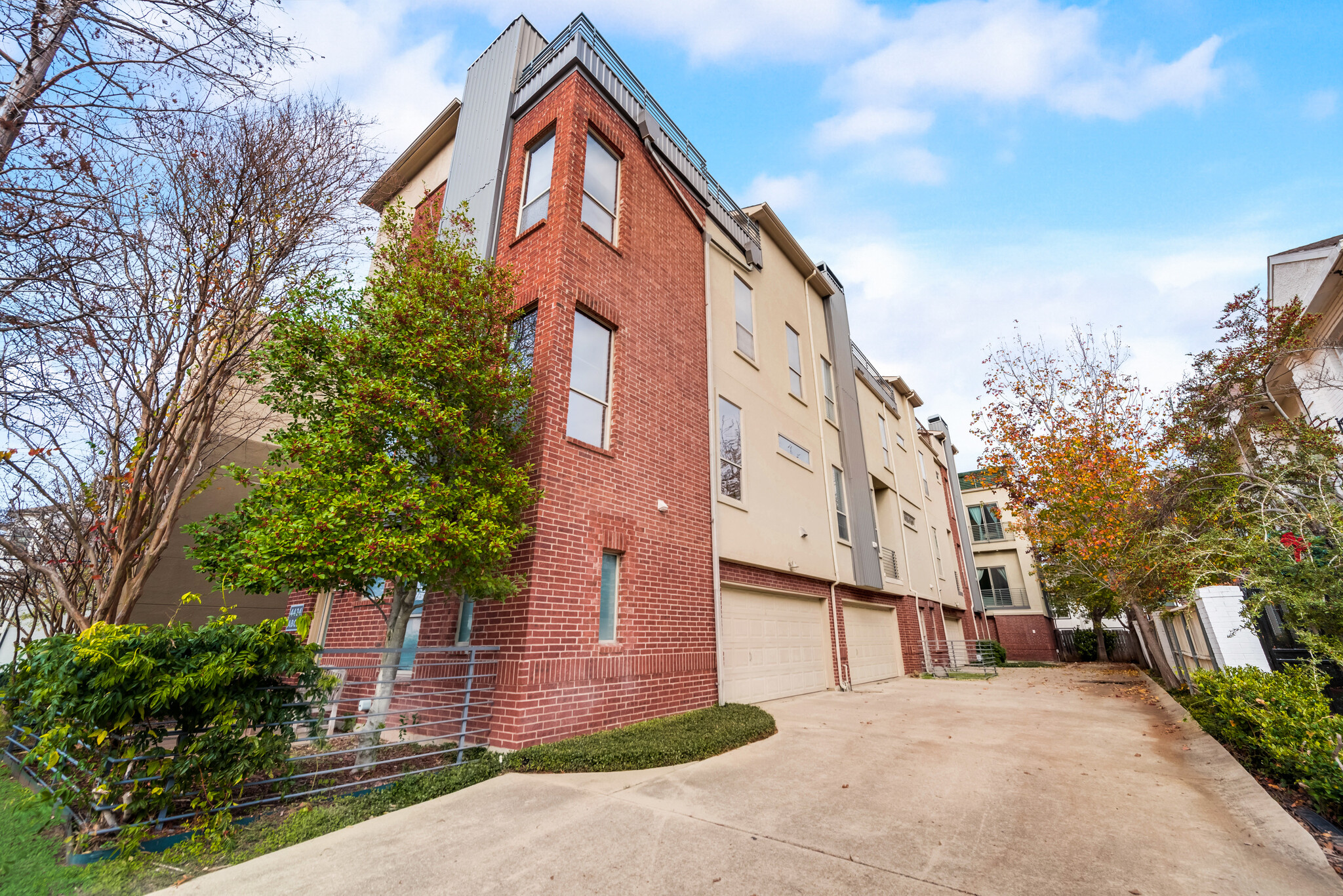 Driveway to your dream home. - 4434 Holland Ave