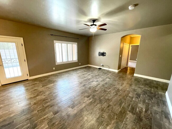 Building Photo - Beautiful 3 Bedroom Home in Central Kingman!